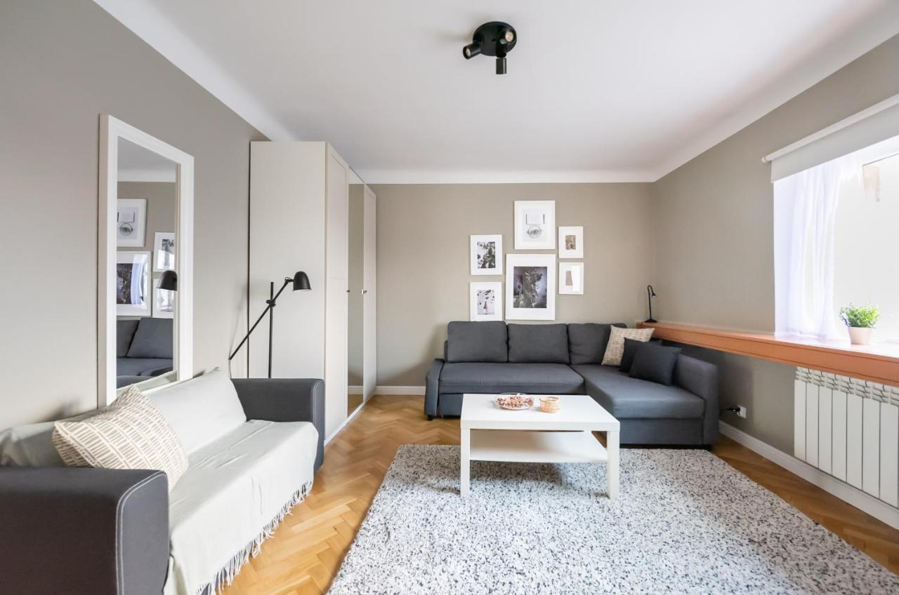 Metro Ratusz Arsenal Designer Apartment Warsaw
