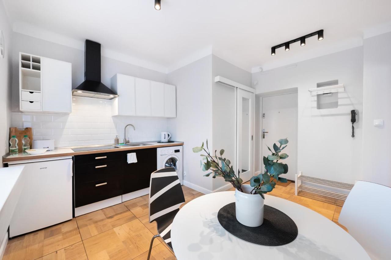 Metro Ratusz Arsenal Designer Apartment Warsaw